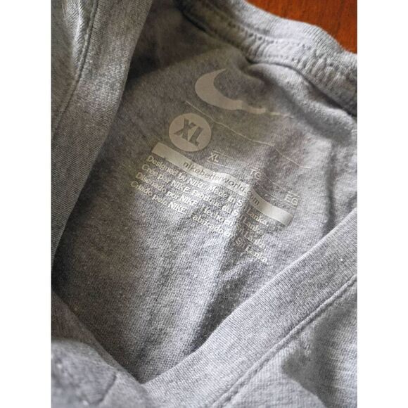 Nike "Get it Girl" Tee - Size: XL kids (1214) - Picture 2 of 4